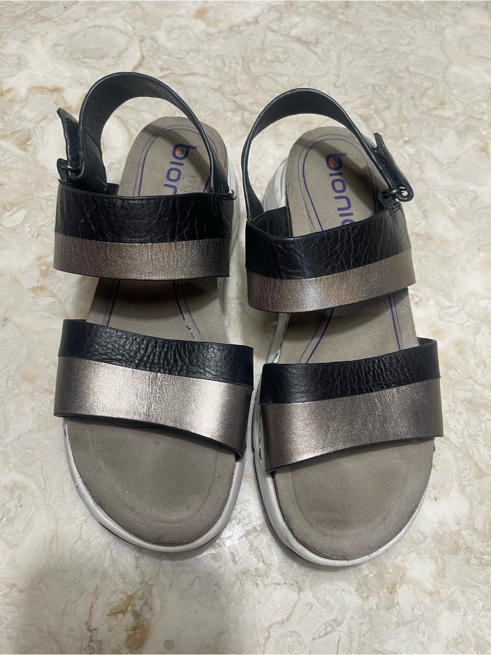 Bionica Black and Gold Stripe Women's Leather Sandals Sz 9